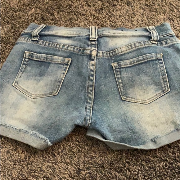 Shorts - Picture 3 of 3